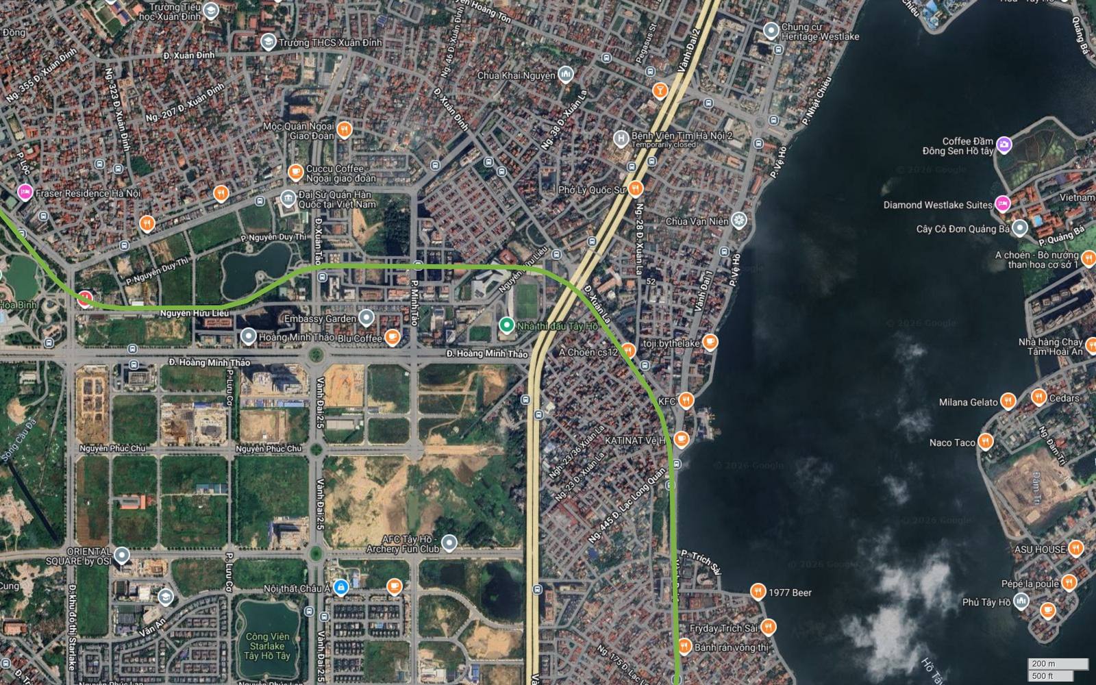 Đoạn giữa tuyến metro số 11 Hà Nội ven Hồ Tây và Starlake, phần vòng cung khiến hành lang dài hơn đường nối hai đầu mút